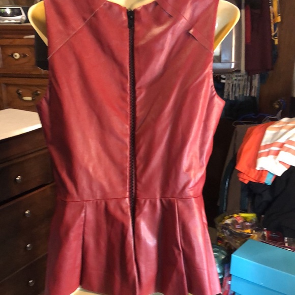 Pleather sleeveless top - Picture 4 of 7